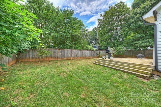 Building Photo - 126 N Smallwood Pl