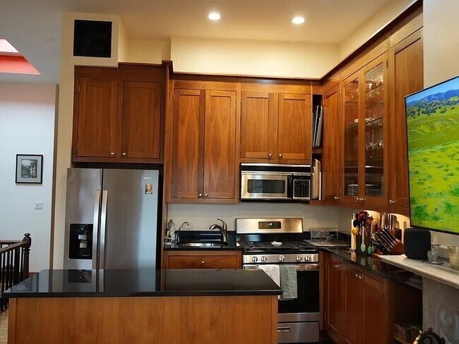 Building Photo - 11 Milford St