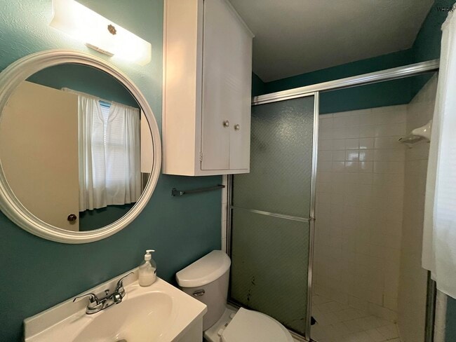 Building Photo - 4723 N Shore Dr