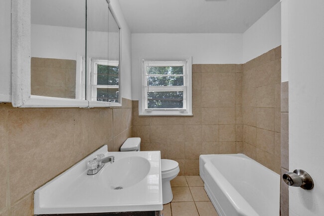 Building Photo - 204 3rd Ave