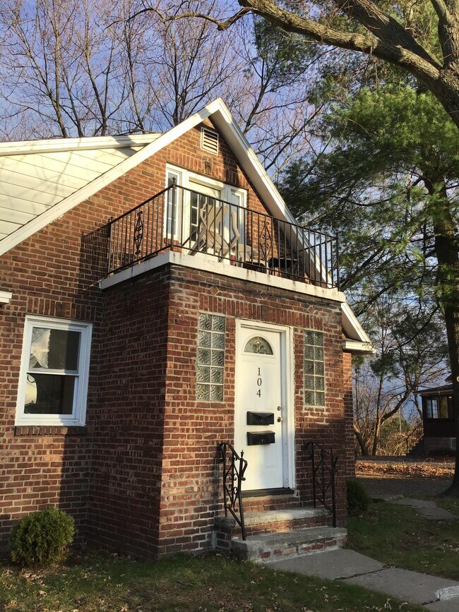 Primary Photo - 104 Braintree St