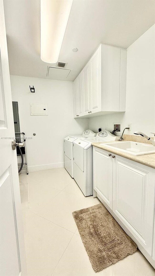 Building Photo - 2700 N Ocean Dr