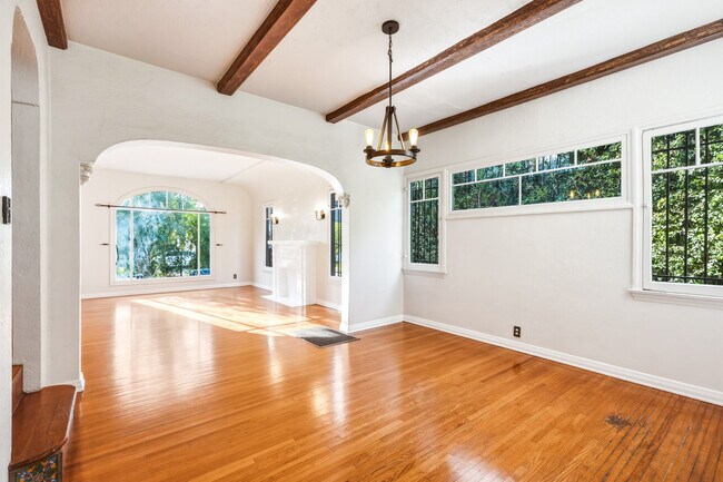 Building Photo - 1284 S Cloverdale Ave