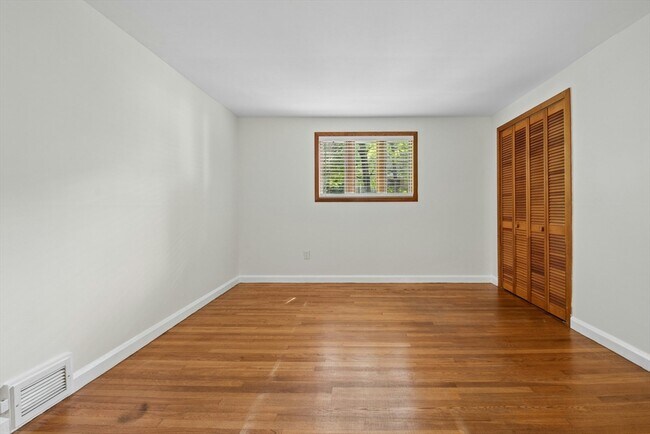 Building Photo - 70 Botsford Rd