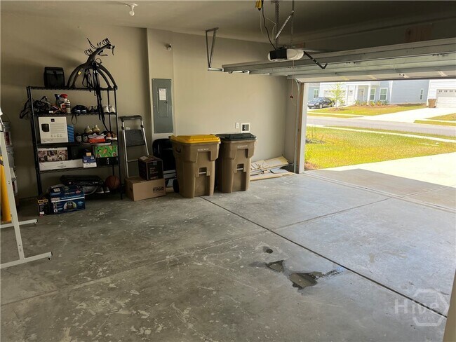 Building Photo - 109 Binscombe Ln