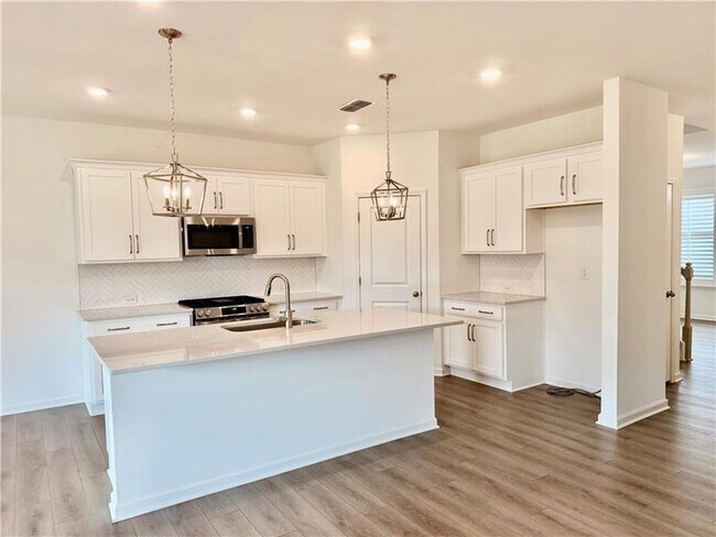 Building Photo - 215 Foxhill Dr