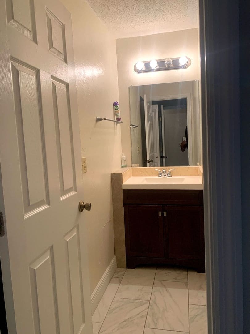 Building Photo - 290 S Old Kings Rd