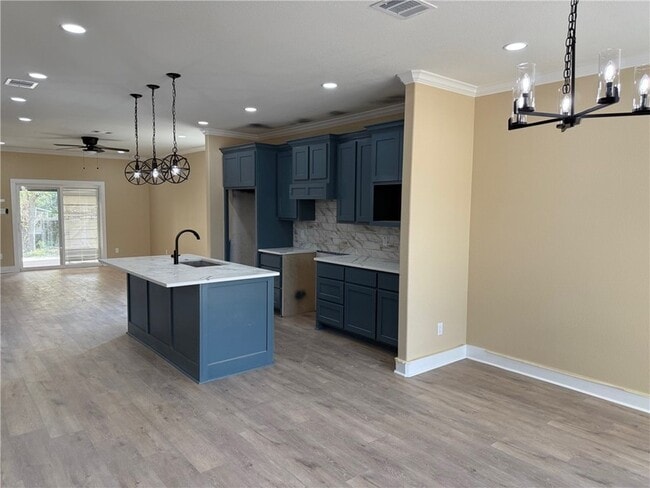 Building Photo - 807 S Coulter Dr