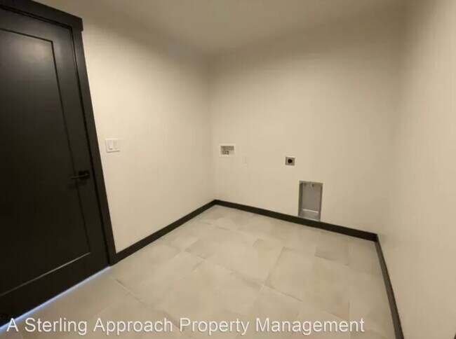 Building Photo - Close to Micron! Luxury Town Home With Two...