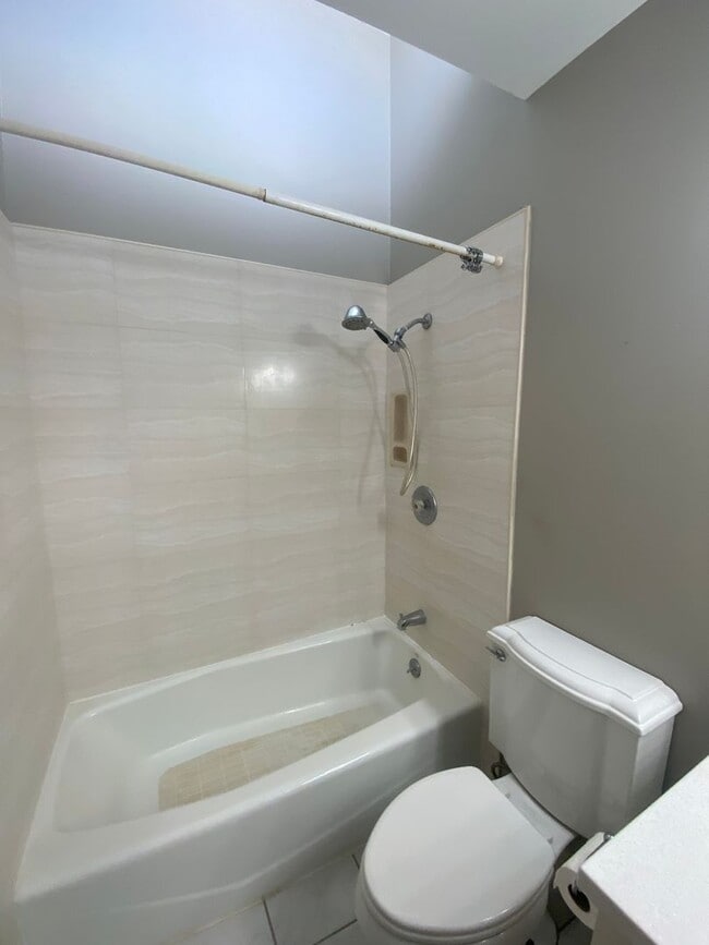 Building Photo - 019WHI