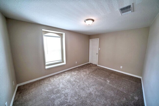 Building Photo - Beautiful 3-Bedroom Home with Flex Space i...