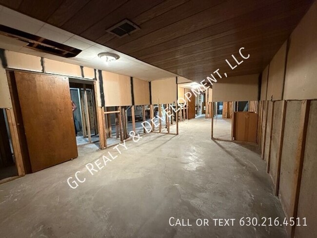 Building Photo - 381 W Millers Rd
