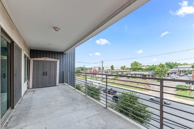 Building Photo - 4361 S Congress Ave