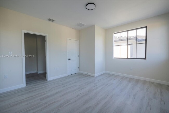 Building Photo - 18020 SW 103rd Ave