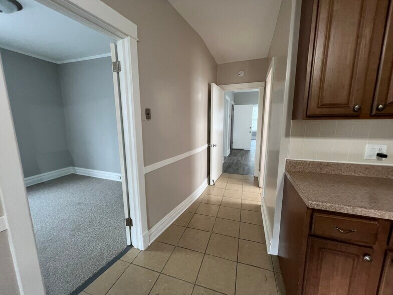 Building Photo - 4718 N Laramie Ave