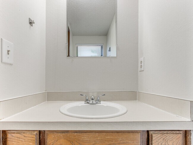 Building Photo - 929 Branchwood Dr