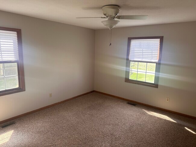 Building Photo - 434 S Peace Rd