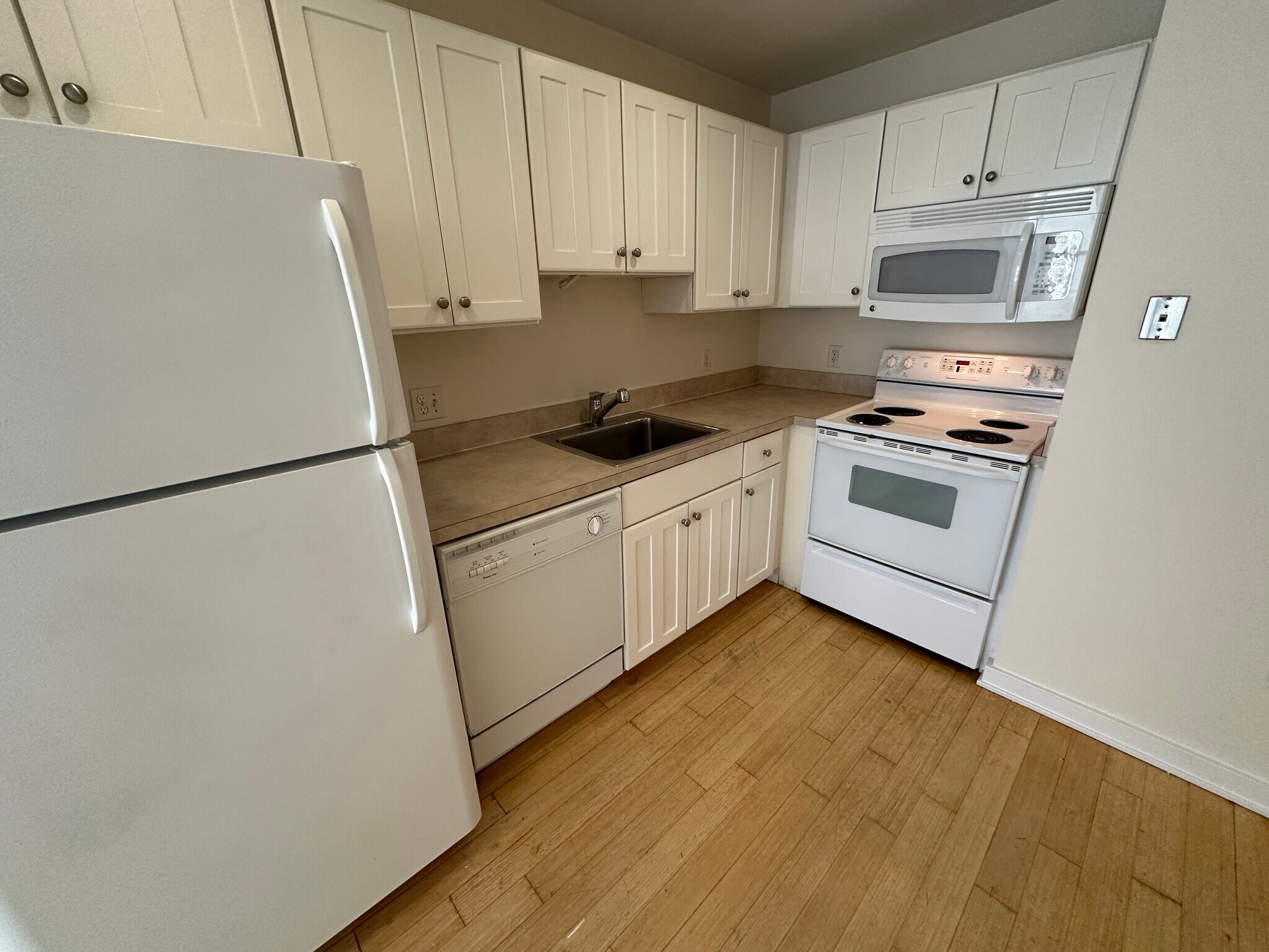 Building Photo - 32 Boylston St