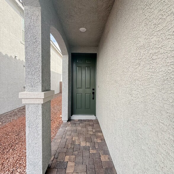 Building Photo - 7061 Cottage Vis Ave