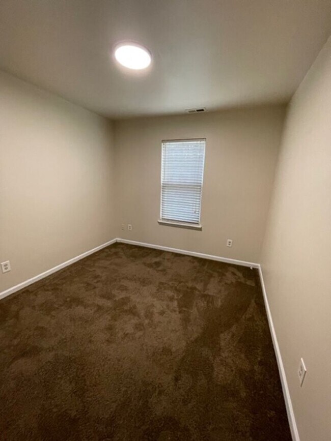 Building Photo - Must see this 4 bedroom 2.5 bath townhouse with 1 car garage .