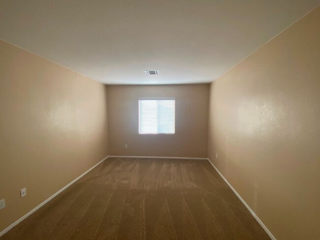 Building Photo - Gorgeous Rhodes Ranch Country Club home in Guard Gated Community!