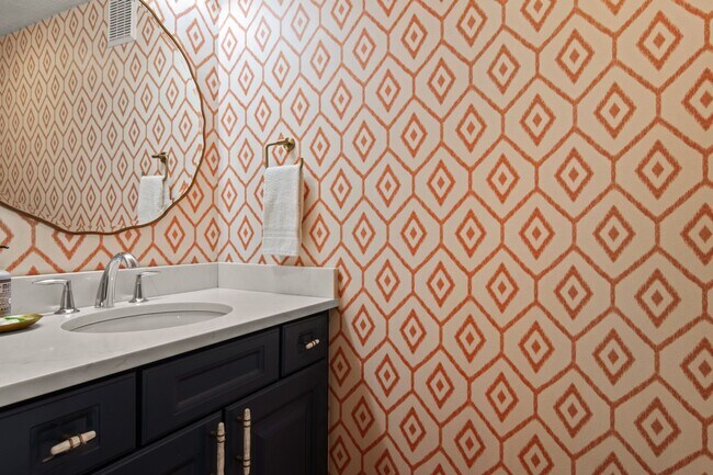 Building Photo - Furnished Pet-Friendly 30-Day Extended Stay Riverfront Condo