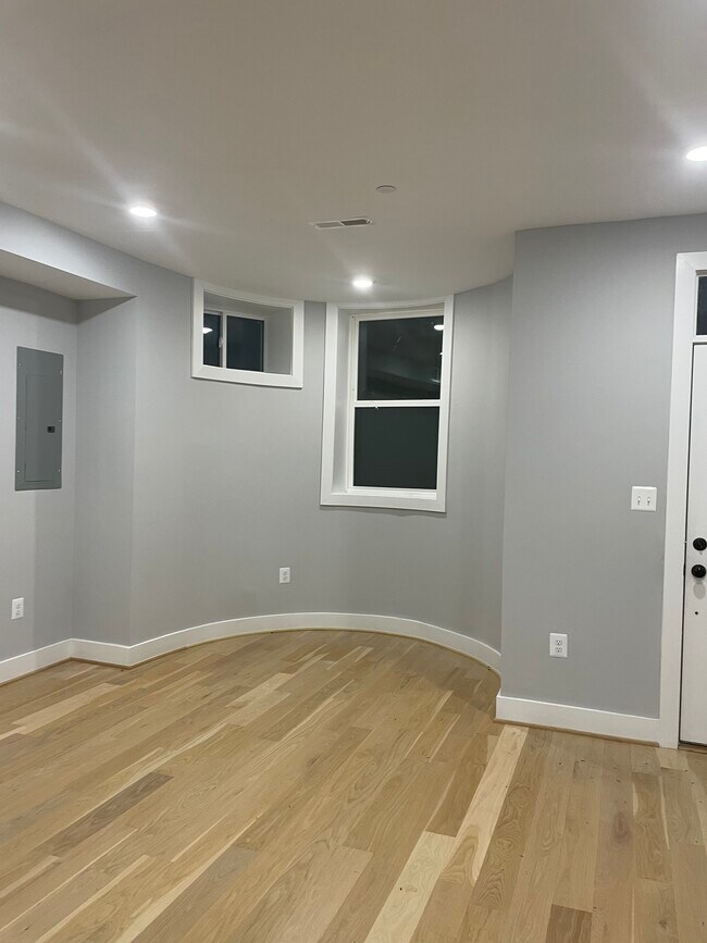 Building Photo - 1455 Girard St NW