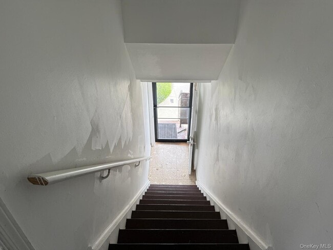 Building Photo - 8-27 Hartman Ln