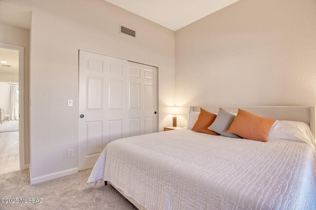 Building Photo - 1148 Cam Diestro