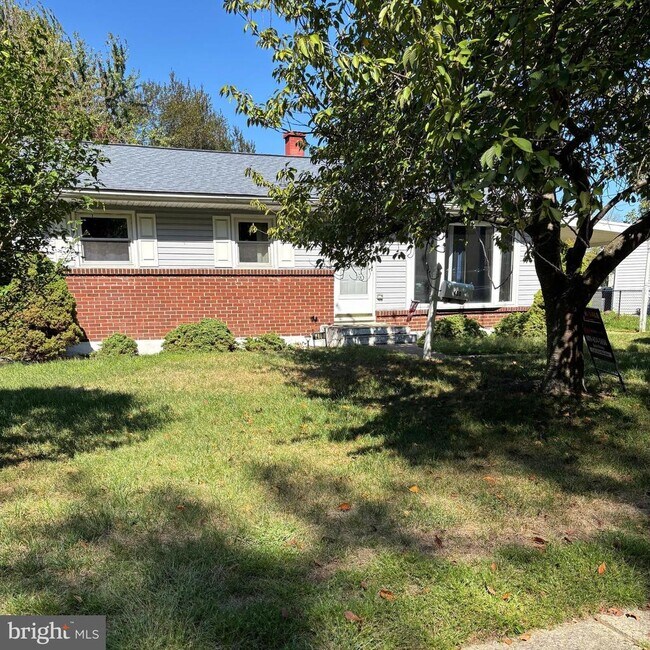 Building Photo - 400 E Main St