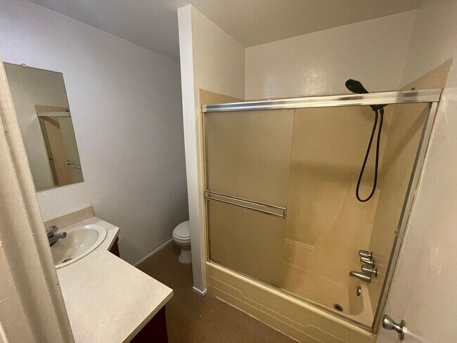 Building Photo - Live Amongst the Pines in Magalia