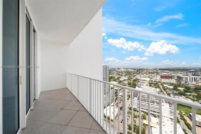 Building Photo - 2020 N Bayshore Dr