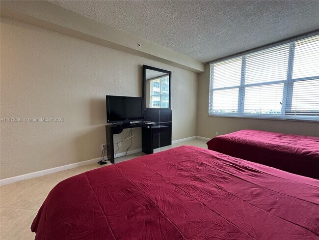 Building Photo - 2501 S Ocean Dr