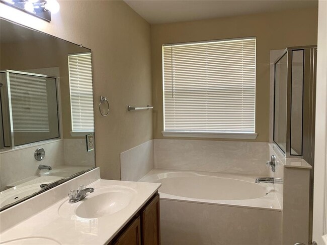 Building Photo - 2338 Green Meadows Ln