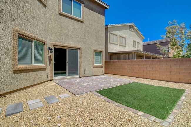 Building Photo - Beautiful DR Horton Home in Centennial Hil...