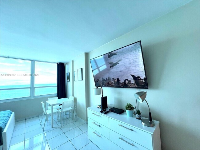 Building Photo - 5445 Collins Ave