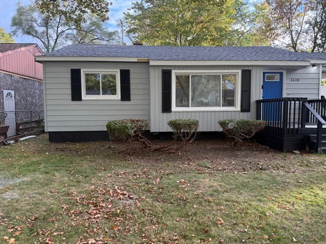 Building Photo - 3608 Providence St