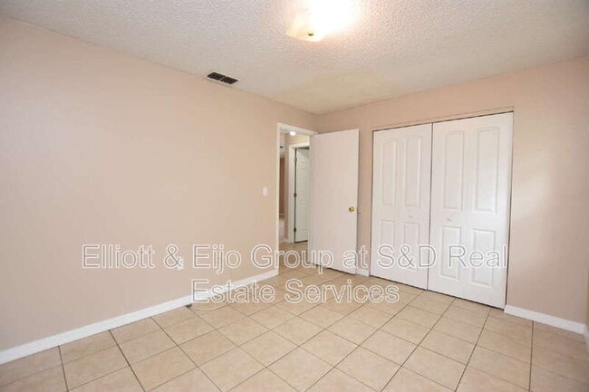 Building Photo - 774 Zella Ln