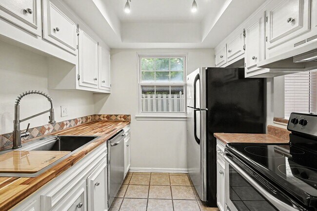 Building Photo - 8300 Sawyer Brown Rd