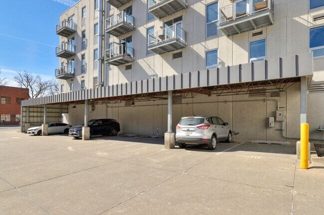 Building Photo - 309 E 5th St