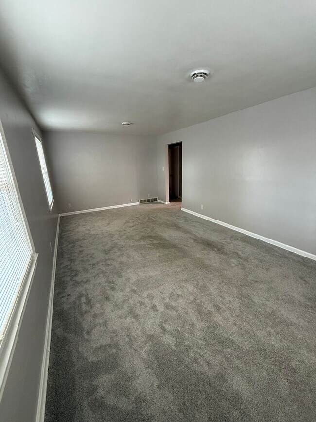 Building Photo - 5111-5113 Allen Drive