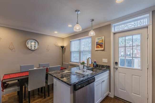 Building Photo - 3277 Montrose Ave