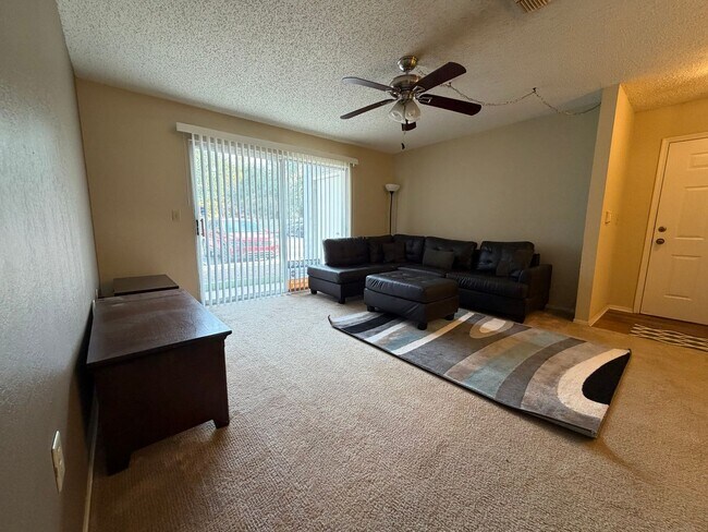 Building Photo - Modern 2-Bed/2-Bath Condo in Gated Community – Close to UF & Shands!