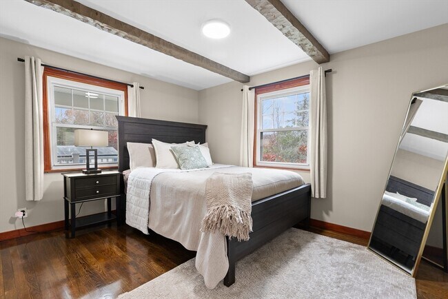 Building Photo - 123 Pond St