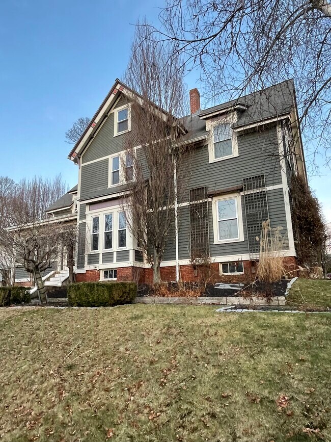 Building Photo - 96 Upham St