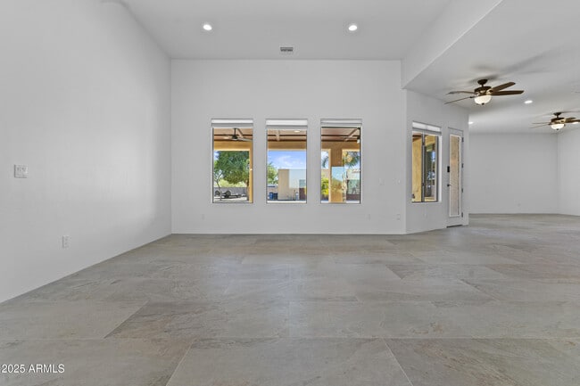 Building Photo - 2617 W Desert Hills Dr