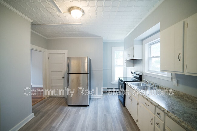 Building Photo - 68 Fifth St