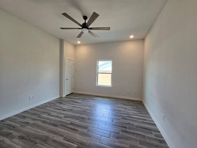 Building Photo - 1604 Coba Dr