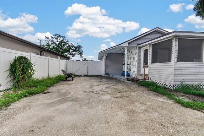 Building Photo - 8114 N Edison Ave