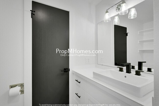 Building Photo - Newly Updated 3 Bedroom Aloha Home - Huge Yard!